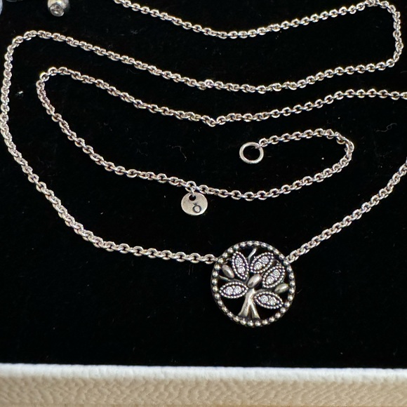 SOLD - Pandora Sparkling Family Tree Necklace - Sterling Silver - Picture 4 of 8
